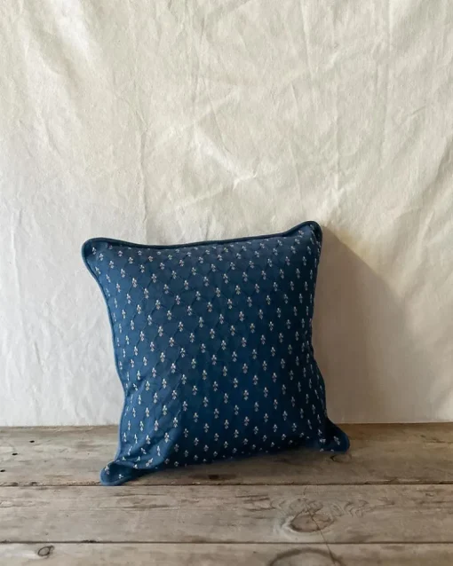Fleur de Lis Throw Pillow